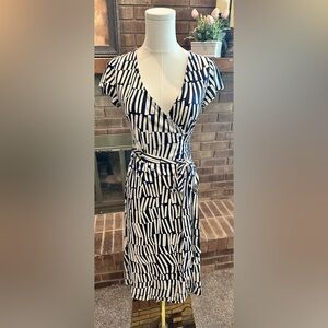 LK Bennett Navy White Abstract Print Wrap Dress | Size 4 | Excellent Condition